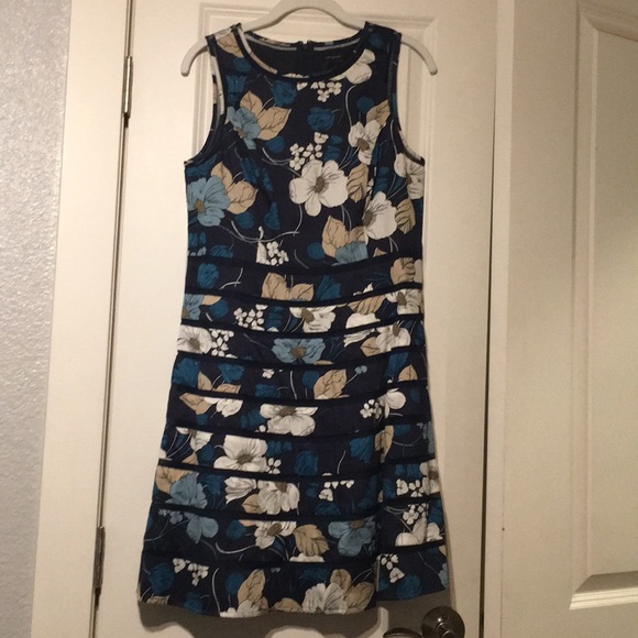 Ann Taylor Dresses & Skirts - Ann Taylor A lined dress- a classic